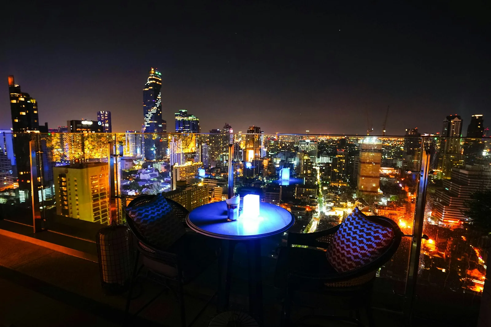 A neon welcome dinner in Bangkok, photo 4